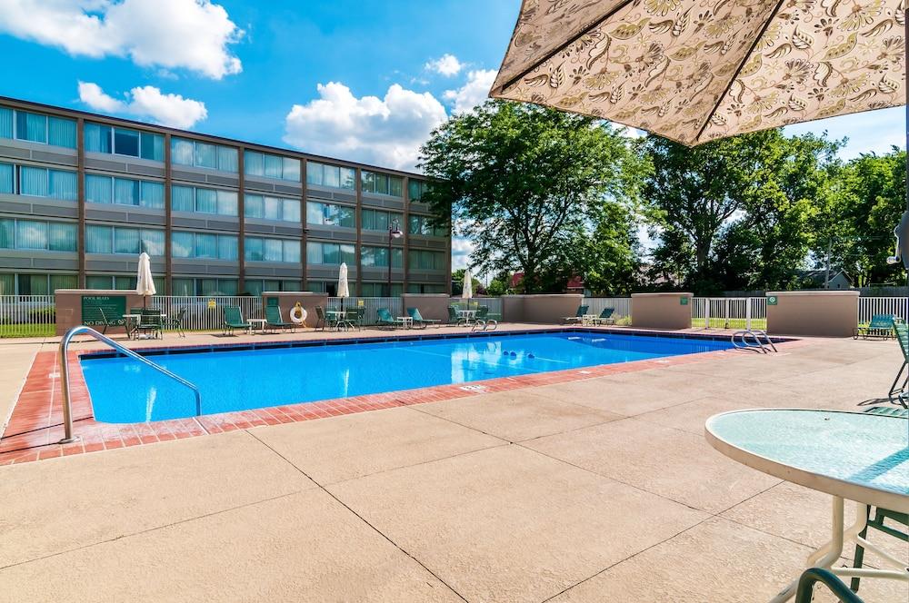 Clarion Hotel & Convention Center Joliet Buitenkant foto