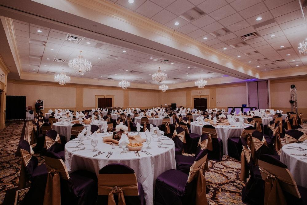 Clarion Hotel & Convention Center Joliet Buitenkant foto