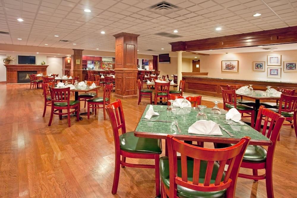 Clarion Hotel & Convention Center Joliet Buitenkant foto