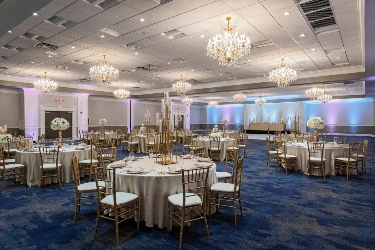 Clarion Hotel & Convention Center Joliet Buitenkant foto