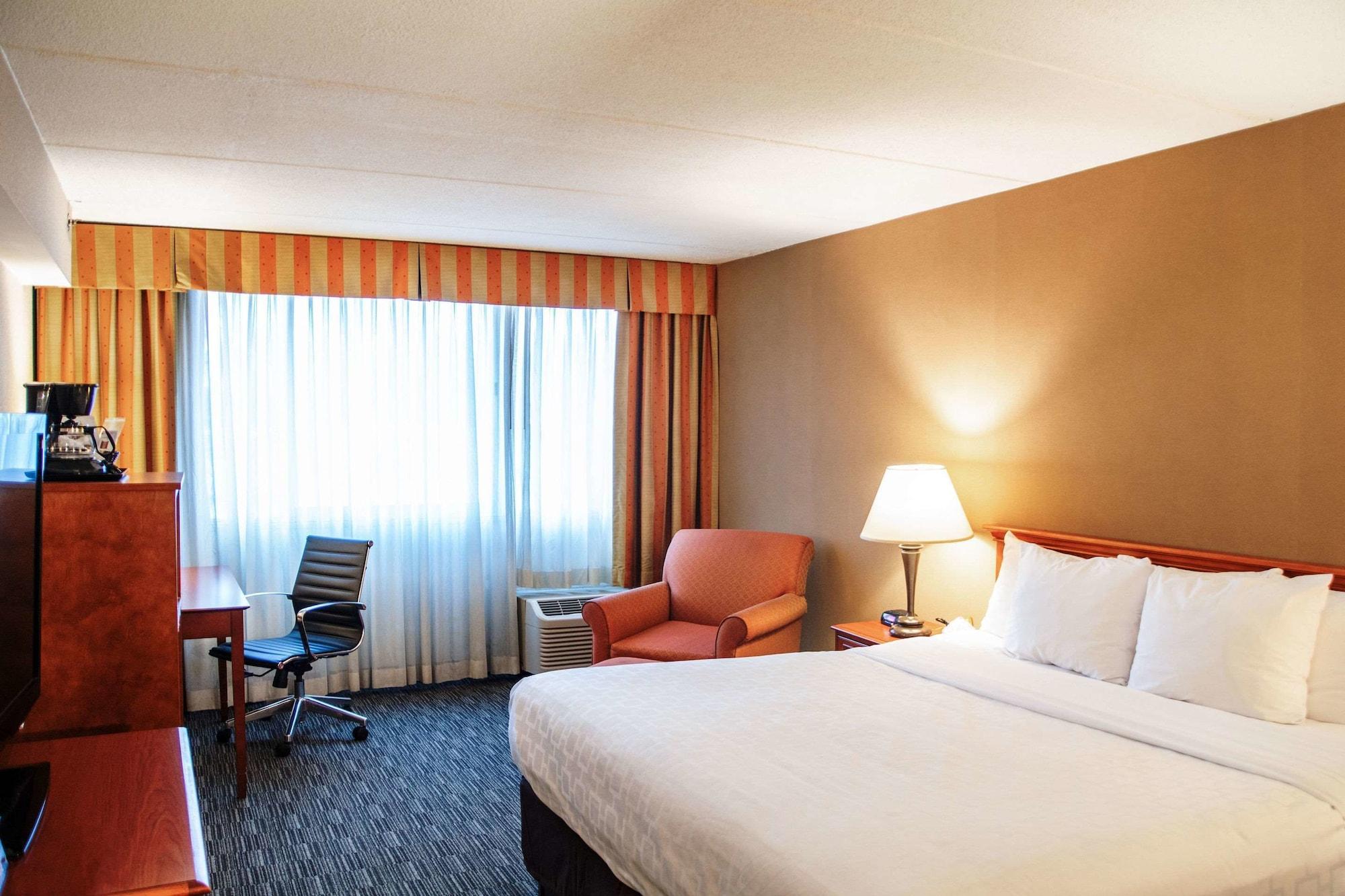 Clarion Hotel & Convention Center Joliet Buitenkant foto