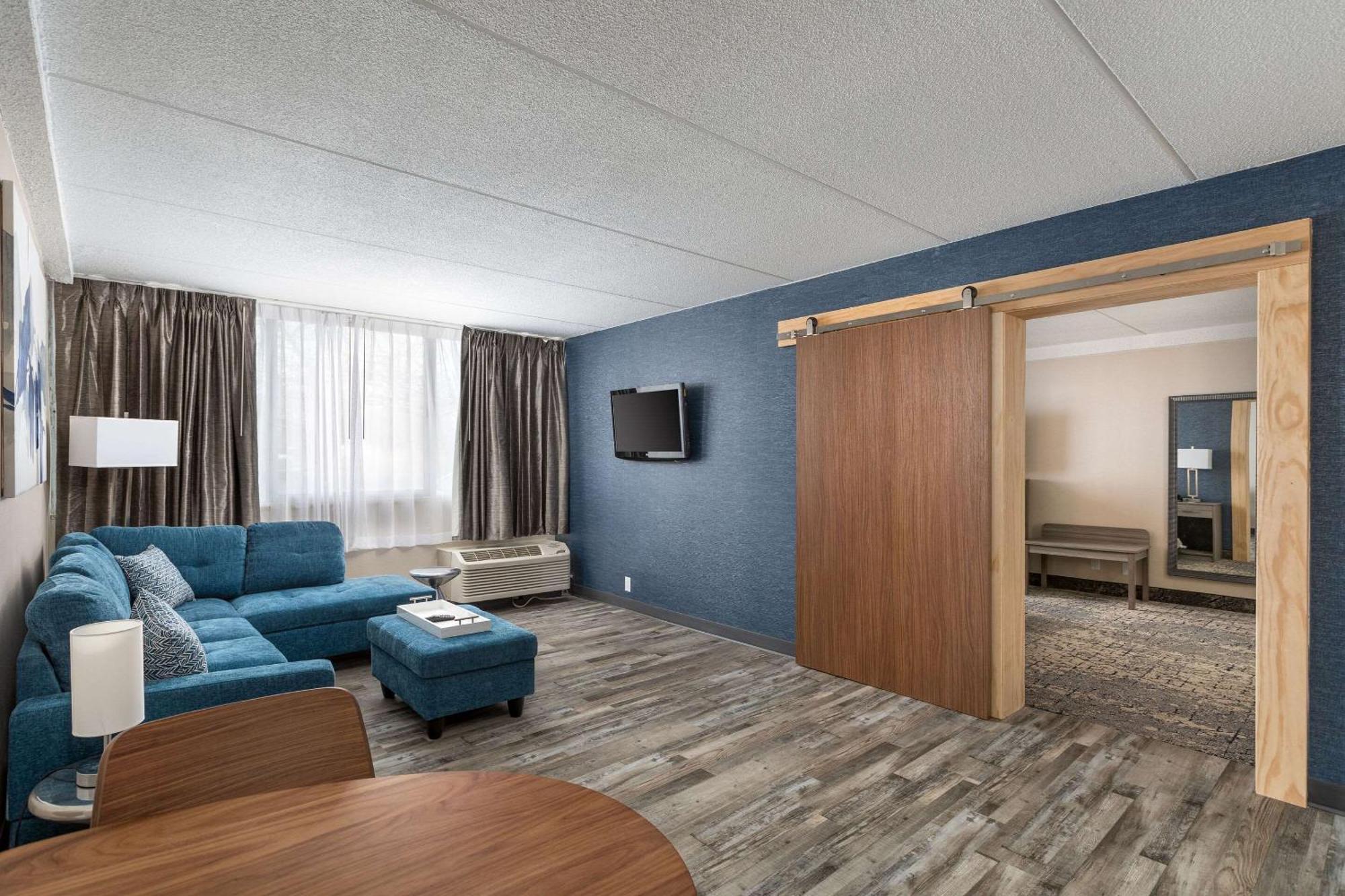 Clarion Hotel & Convention Center Joliet Buitenkant foto
