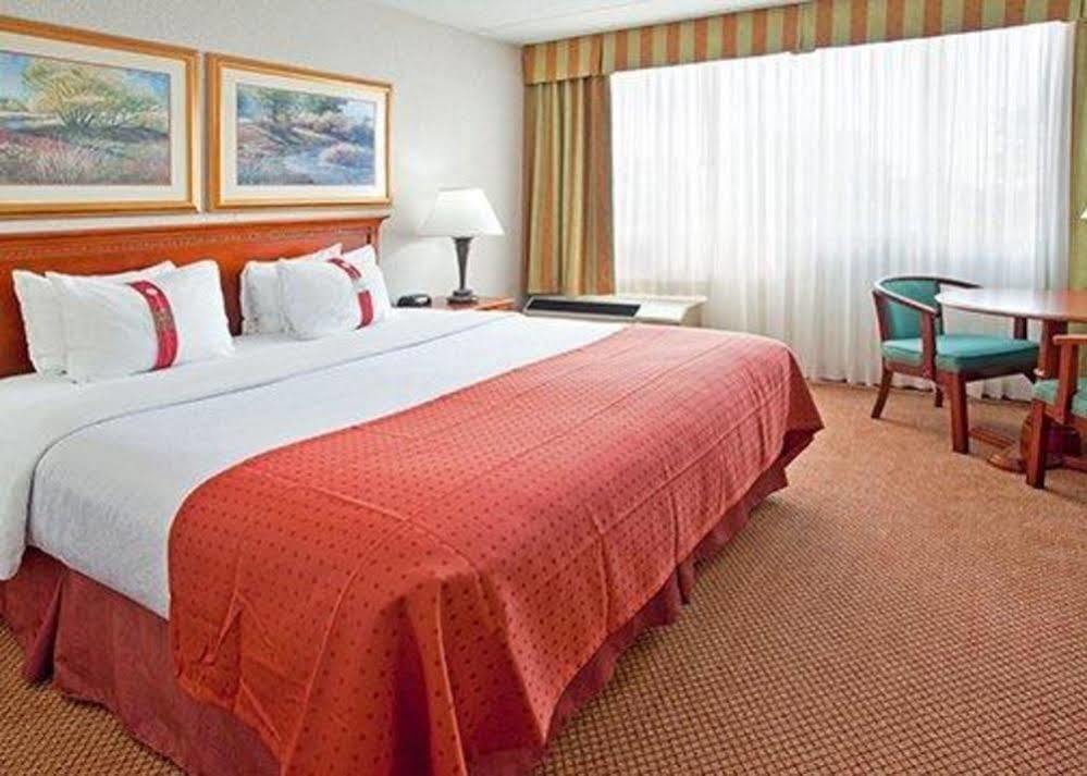 Clarion Hotel & Convention Center Joliet Buitenkant foto